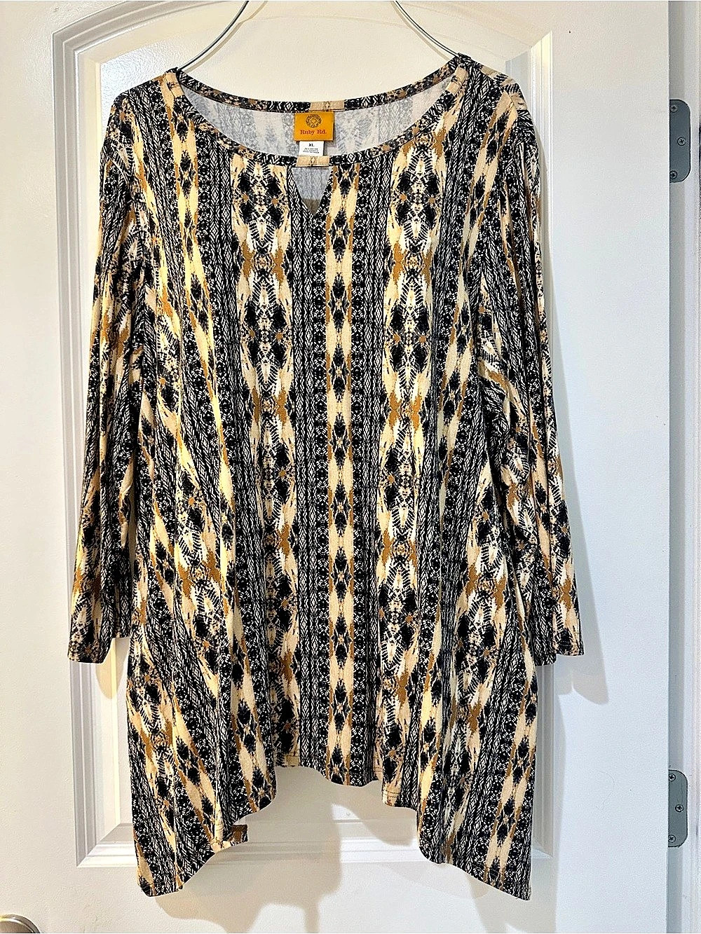 Ruby Rd. Women’s XL Ikat Aztec Print Sharkbite Hem Tunic Top